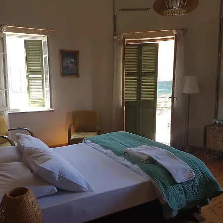 Ines בית הארחה