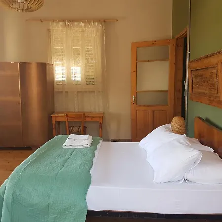 Ines בית הארחה