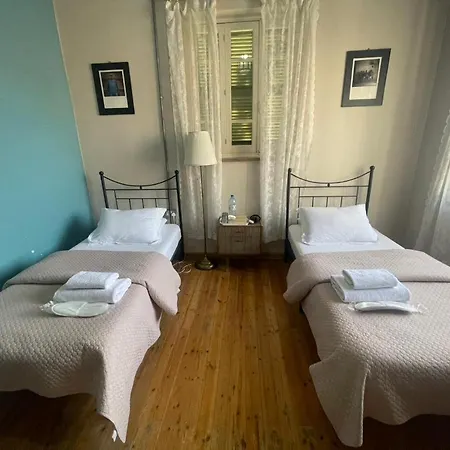 Ines בית הארחה