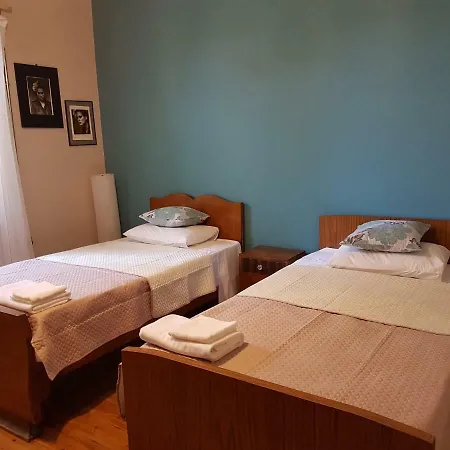 בית הארחה Ines *